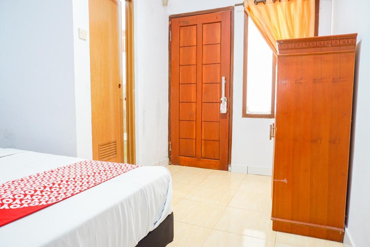 Oyo 569 Cigadung Guest House Syariah Bandung Exterior foto