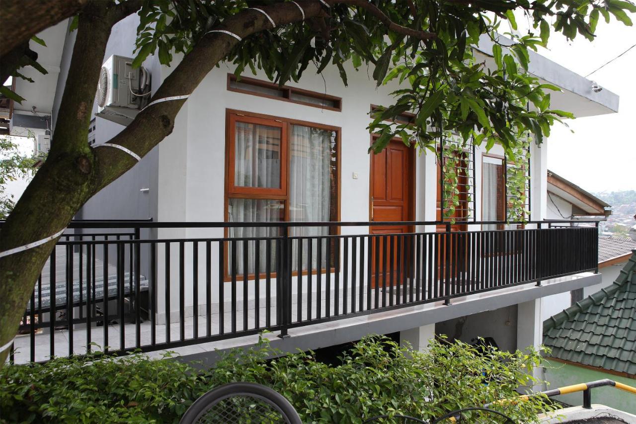 Oyo 569 Cigadung Guest House Syariah Bandung Exterior foto
