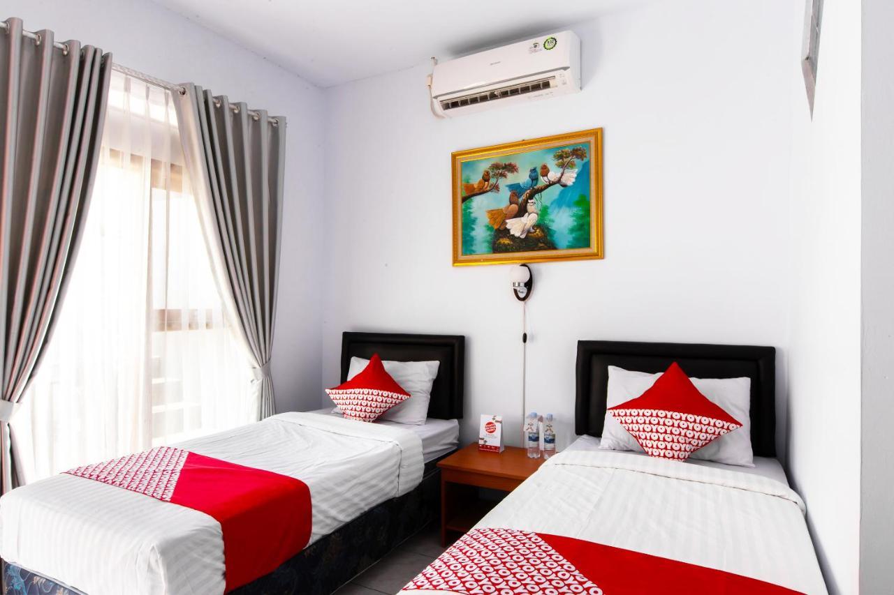 Oyo 569 Cigadung Guest House Syariah Bandung Exterior foto