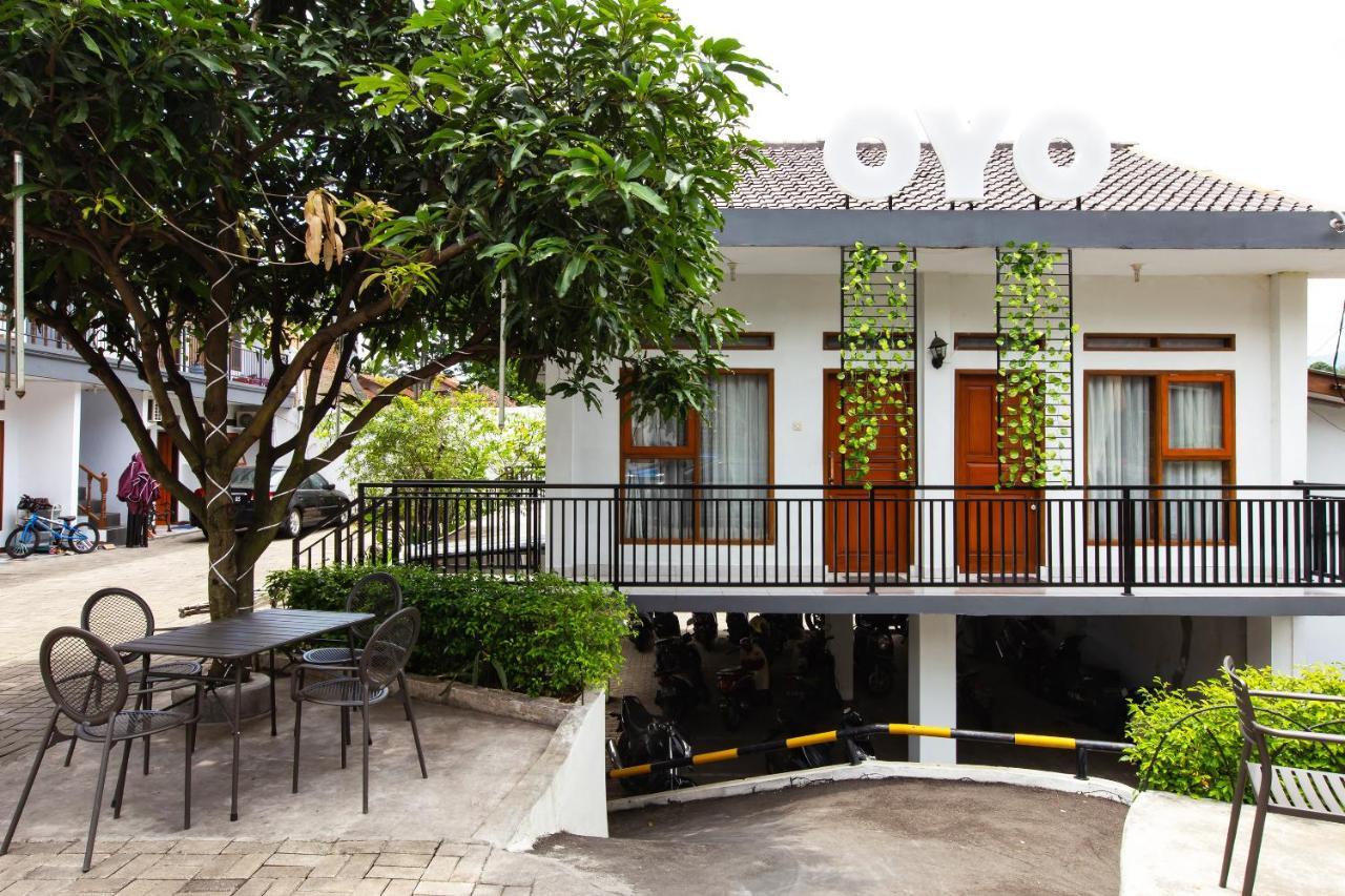 Oyo 569 Cigadung Guest House Syariah Bandung Exterior foto