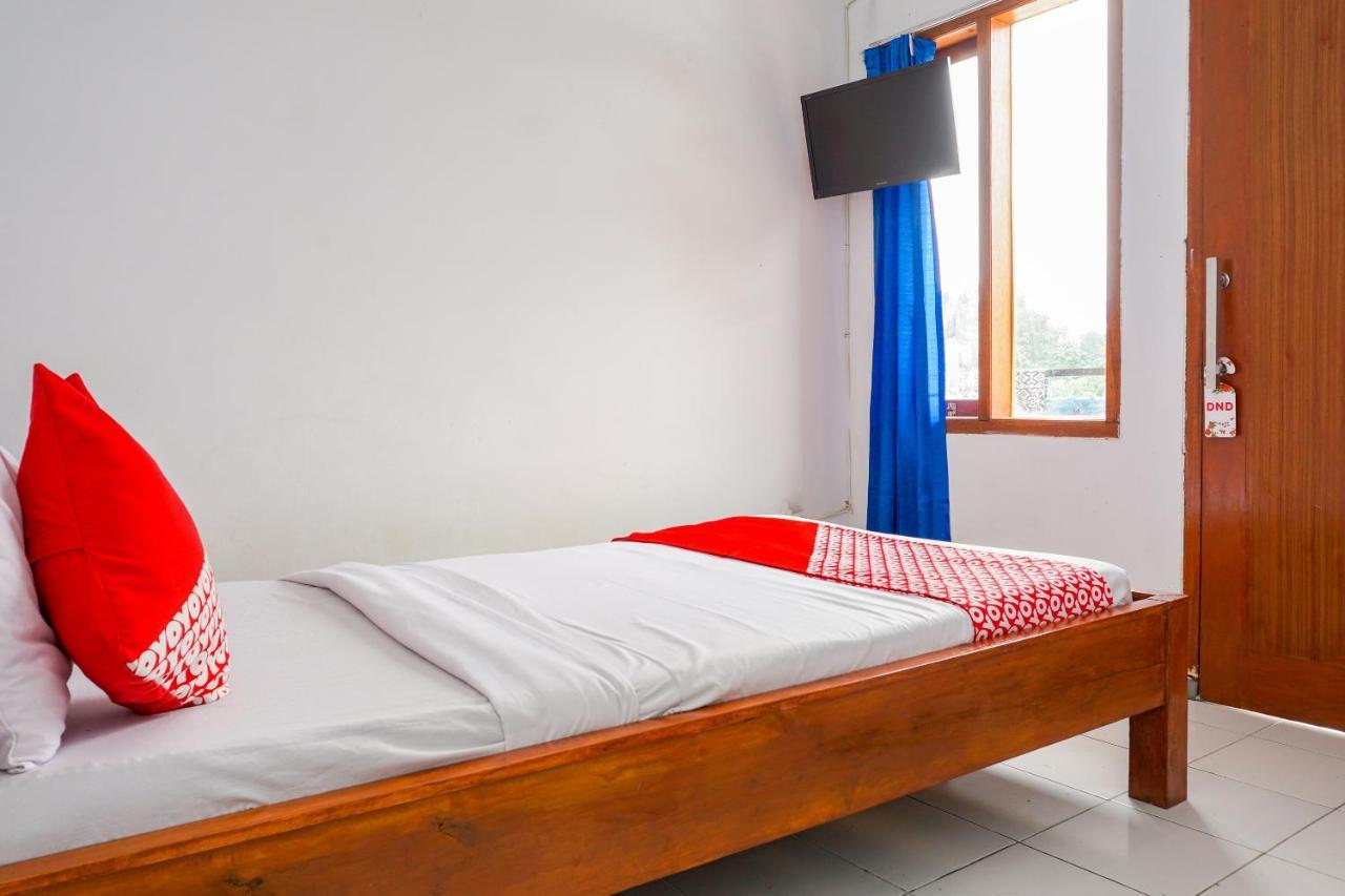 Oyo 569 Cigadung Guest House Syariah Bandung Exterior foto
