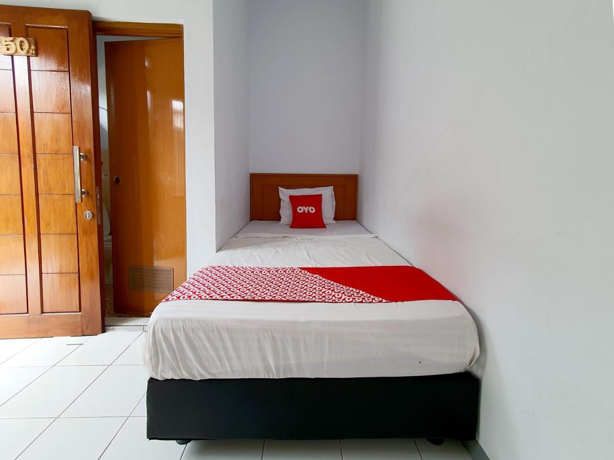 Oyo 569 Cigadung Guest House Syariah Bandung Exterior foto