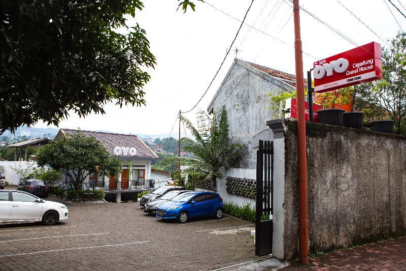 Oyo 569 Cigadung Guest House Syariah Bandung Exterior foto