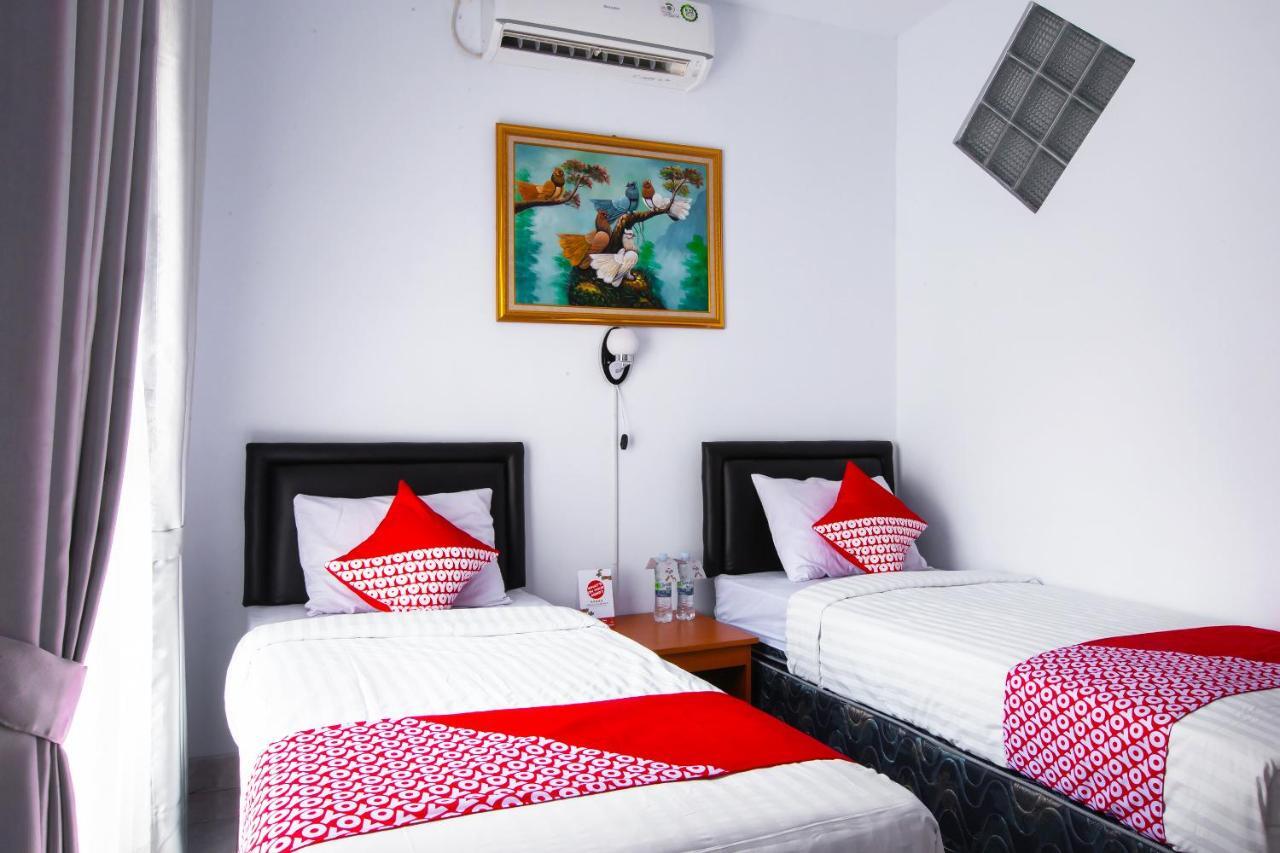 Oyo 569 Cigadung Guest House Syariah Bandung Exterior foto