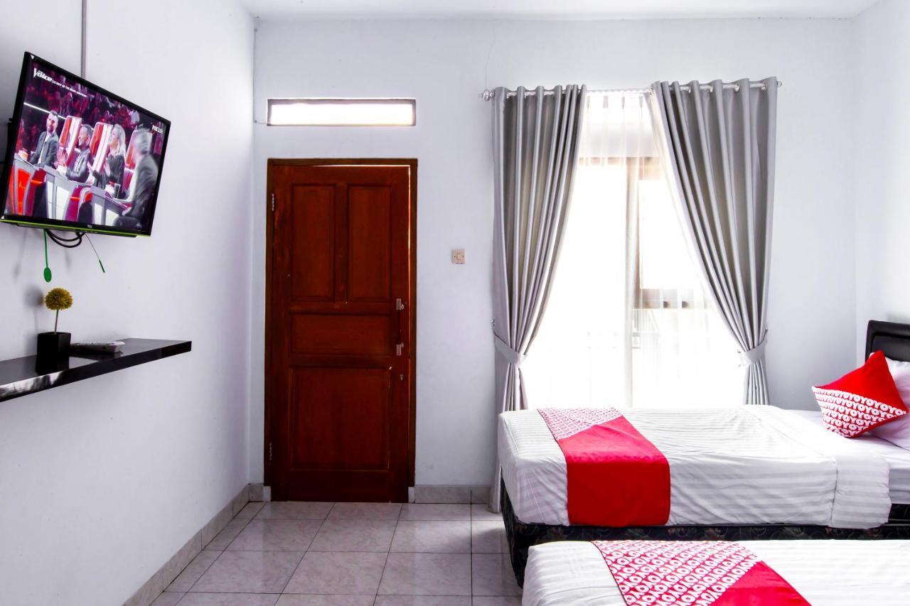 Oyo 569 Cigadung Guest House Syariah Bandung Exterior foto